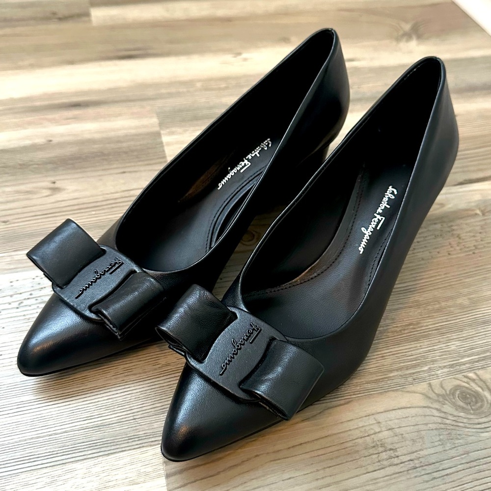 Salvatore Ferragamo Viva Bow Pump Black Size 8